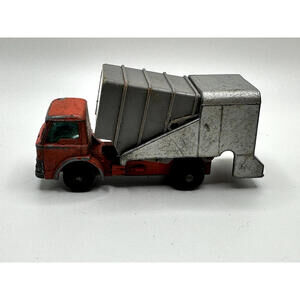 Vintage Matchbox 1970 No. 26 G.M.C. Tipper Truck Hood Opens Over Cab Collectible